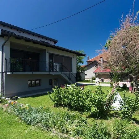 Semesterbostad Modern House In